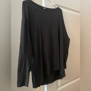 Lulu action tshirt ladies long sleeve! Worn few times. Sooo soft and thin.